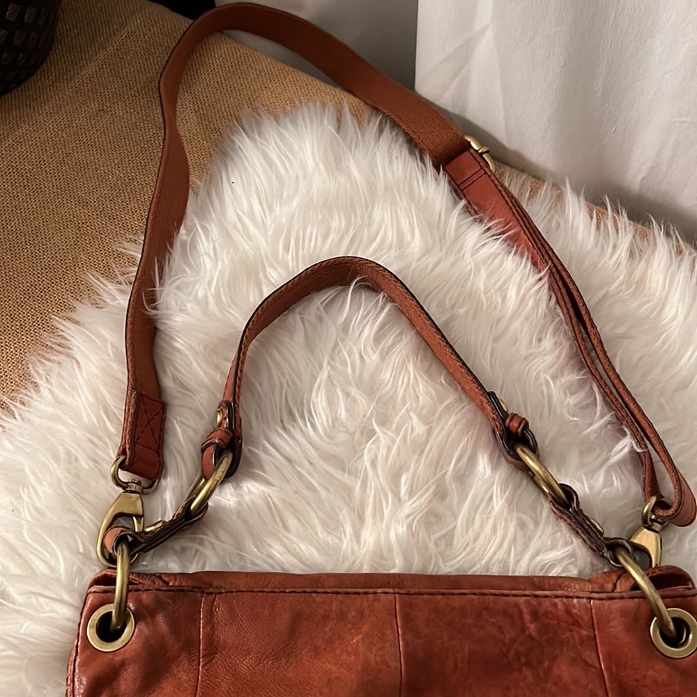 SOLD- Fossil brown leather medium crossbody bag/ shoulder bag/ multi use bag - Picture 3 of 12